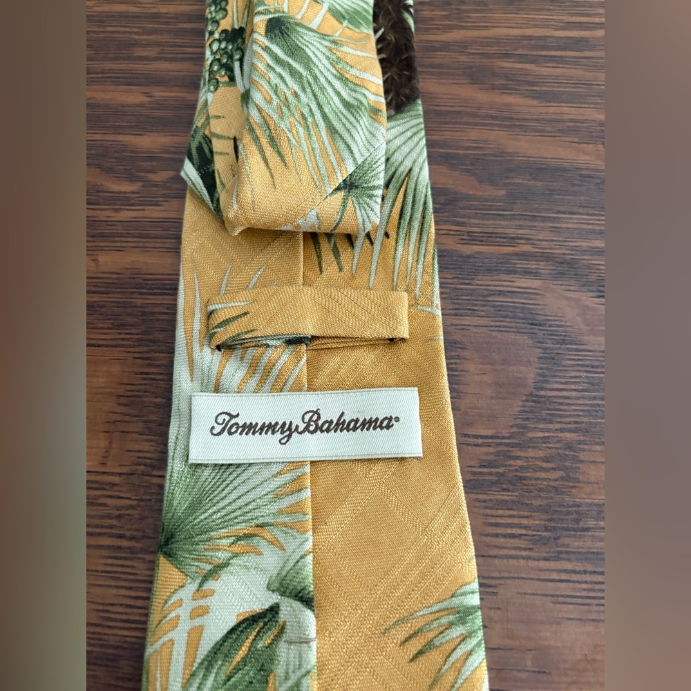 Tommy Bahama Green and Yellow Leaf Tie